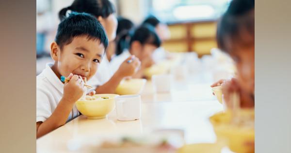学校給食が劣悪すぎる！「牛乳、白米、鶏そぼろ、のり」だけ十分な栄養を得られず