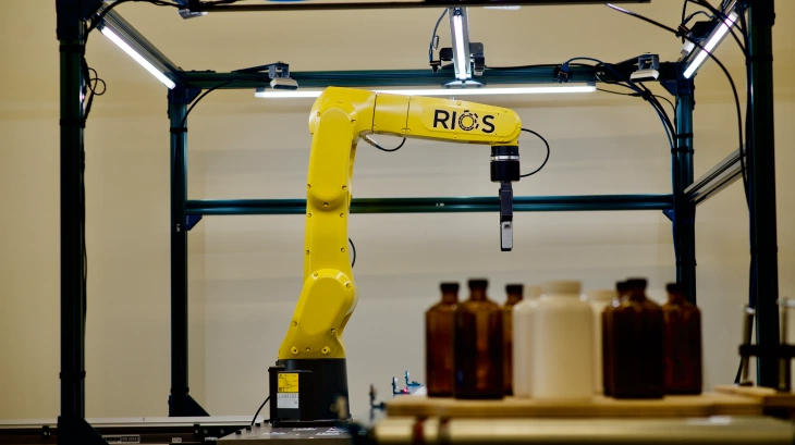 さまざまな産業に適応するロボットを開発するスタンフォード発のRIOSが5億円超を調達