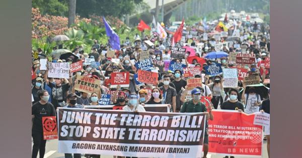 フィリピン、「反テロ法」成立 大統領の強権拍車に批判も