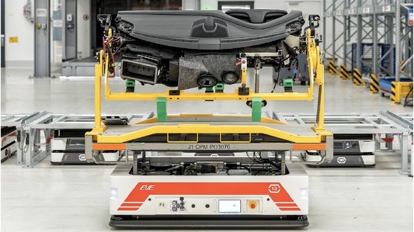 ポルシェ、自動運転の無人輸送ロボット企業を買収
