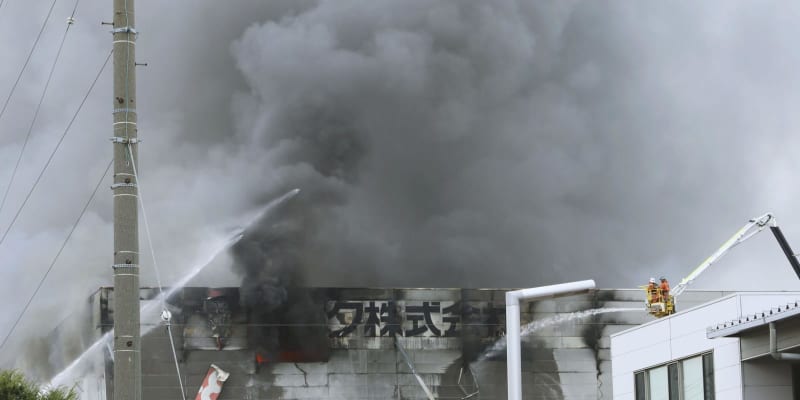 静岡の工場で火災、4遺体発見　警察官と消防隊員3人か