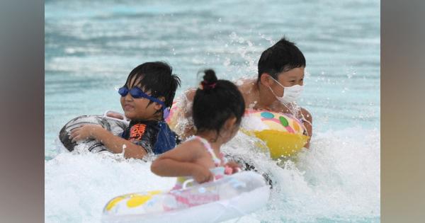 ナガシマスパーランドでジャンボ海水プール営業開始　マスク姿で水しぶき　三重・桑名