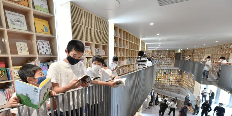 安藤氏設計「こども本の森」開館　「世界に考え発信を」、大阪