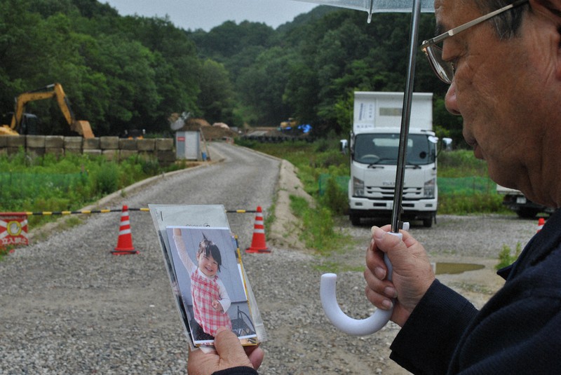 3歳孫の命 忘れぬ碑　広島・福山の甲斐さん、自宅跡地に　西日本豪雨2年