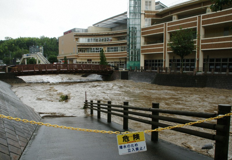 鹿児島・宮崎・熊本25万人に避難指示　猛烈な雨、1人不明　河川氾濫警戒