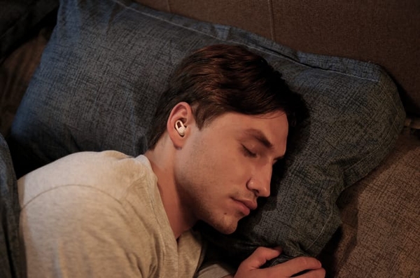 良質な睡眠をサポート！新感覚のイヤホン型デバイス「Amazfit ZenBuds」