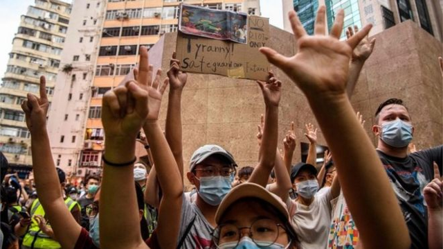 香港の図書館、民主活動家の本を撤去　「検閲」批判も - BBCニュース