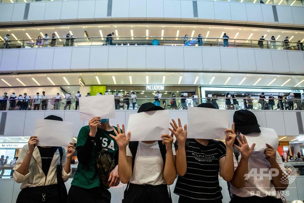 香港、学校に違反書籍撤去を命令 国安法施行で