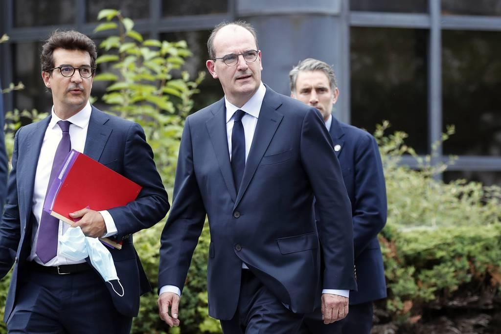 フランス新内閣が発足　主要閣僚は留任