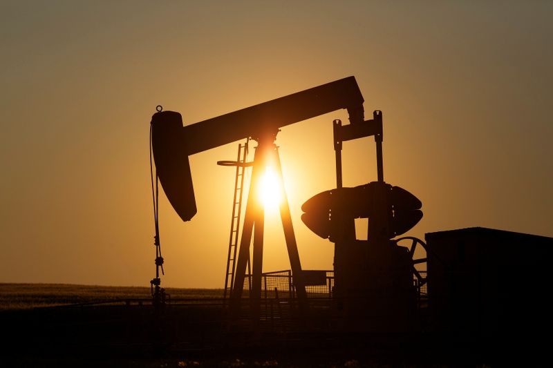 原油先物は下落、米原油在庫の増加で供給過剰巡る懸念