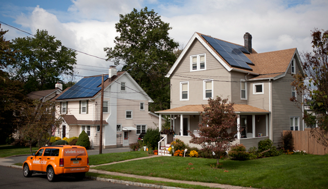 住宅用太陽光発電の米Sunrunが設置事業社のVivint Solarを買収、テスラのエネルギー事業に戦いを挑む