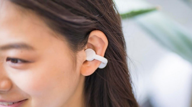 骨伝導の完全ワイヤレスイヤフォンが一般発売　耳の穴をふさがず音が聞こえる