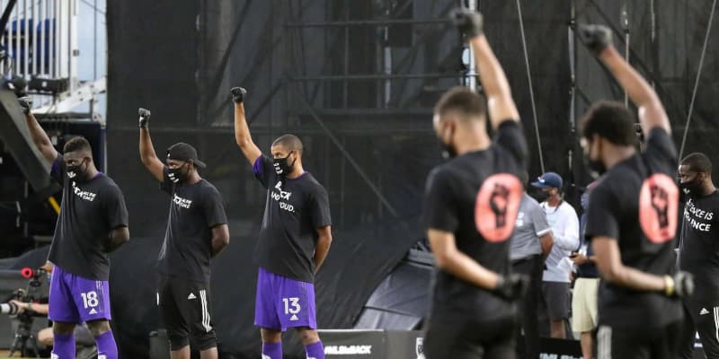 黒人選手が反人種差別デモ　サッカー米MLS再開初戦の前