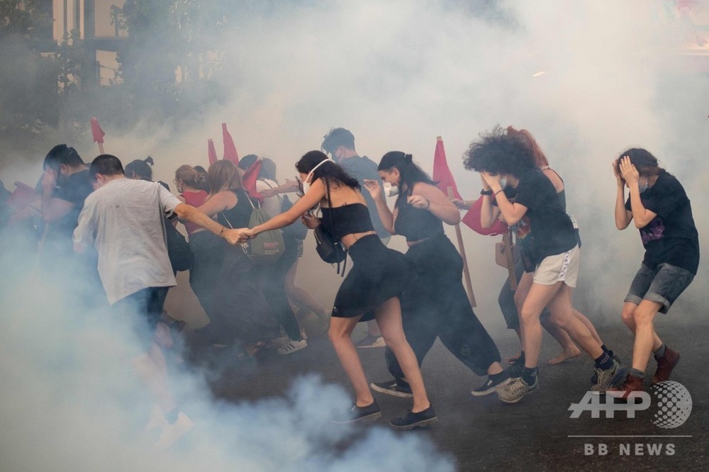 デモ制限する新法案に抗議、警察と衝突 ギリシャ