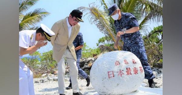 防衛相、日本最東端の南鳥島視察　離島防衛で中国けん制