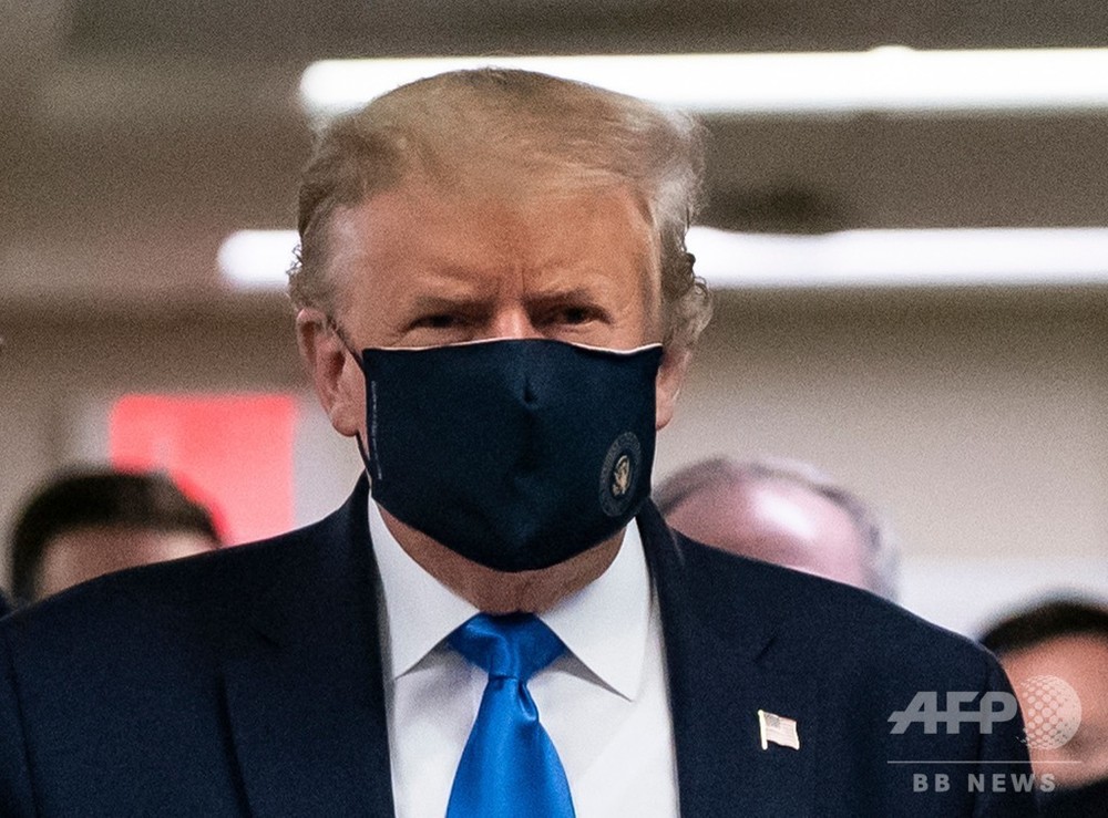 トランプ大統領がマスク、初めて公の場で着用