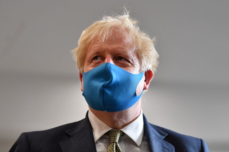英国で24日から店内マスク着用義務化　違反者には罰金