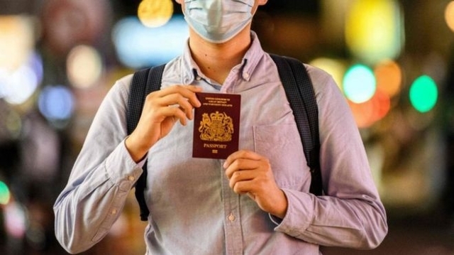 香港から未知のイギリスへ逃れるべきか　国安法で揺れる香港市民 - BBCニュース