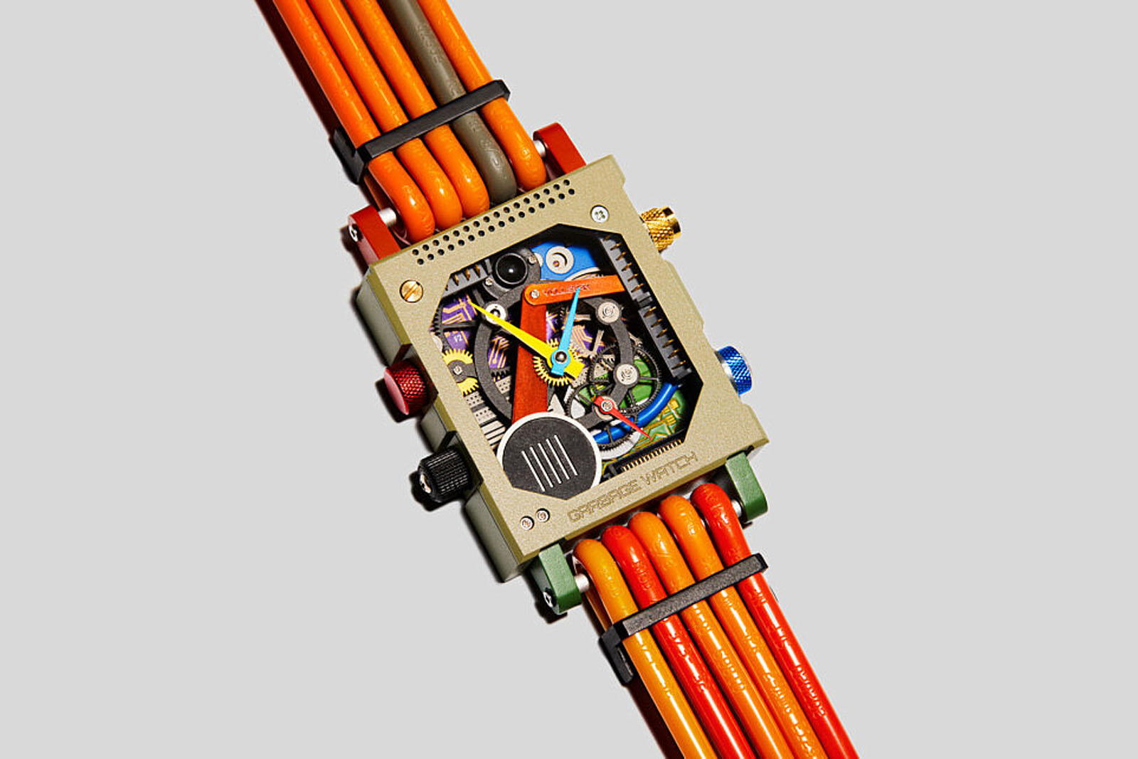 廃電子機器をイケてる腕時計に転生「Gabage Watch」2021年発売