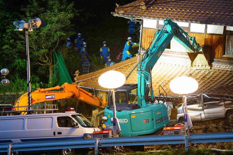 東広島の土砂崩れ、死亡の2人は親子　市長、避難勧告発令の遅れを謝罪