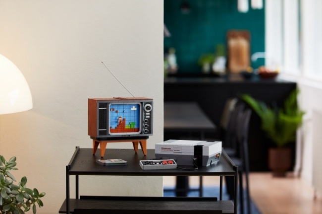 レゴ、海外仕様のファミコン「NES」セットを発売!　動くブラウン管も付属