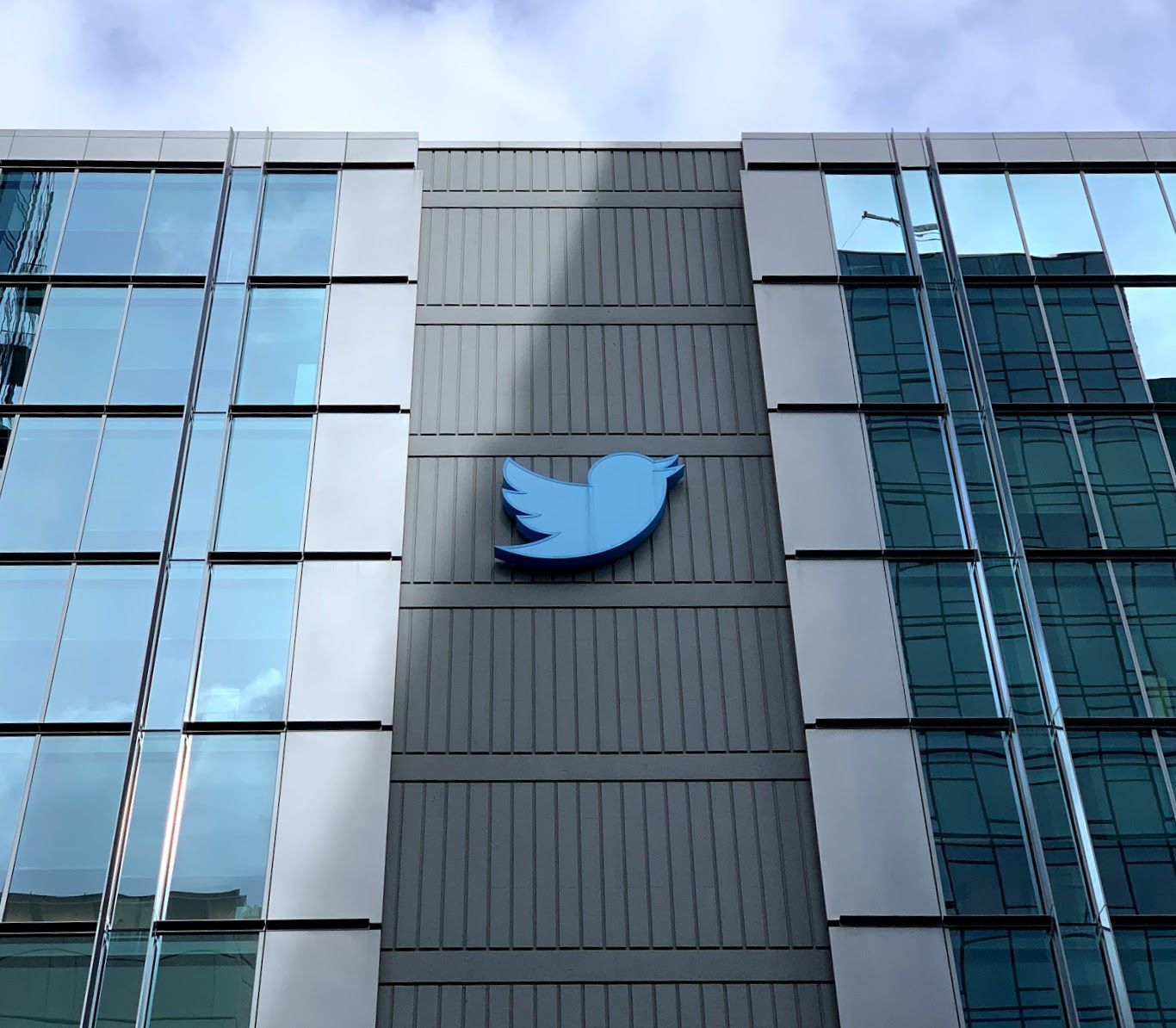 Twitterの大規模乗っ取り犯は社内の管理ツールをハック。影響や情報漏洩は調査中
