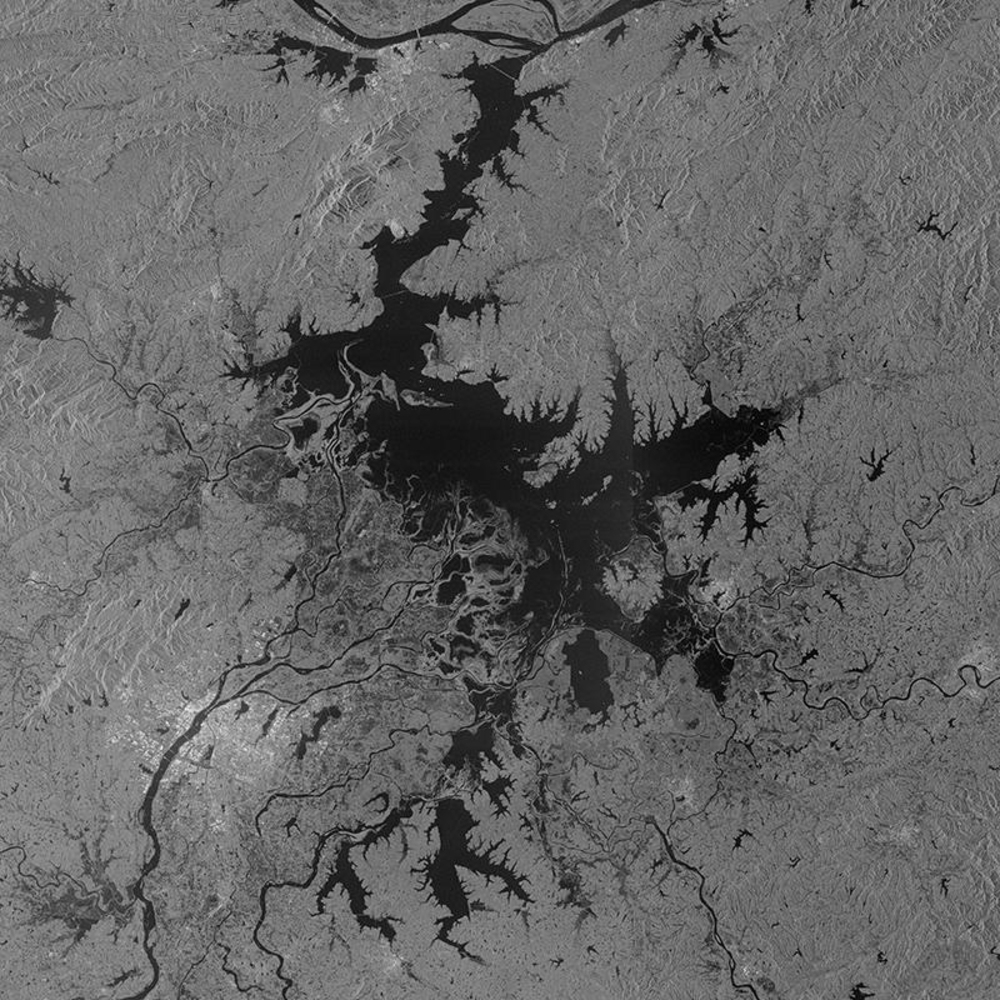 鄱陽湖の水位上昇はなぜ危険か 衛星画像で解説