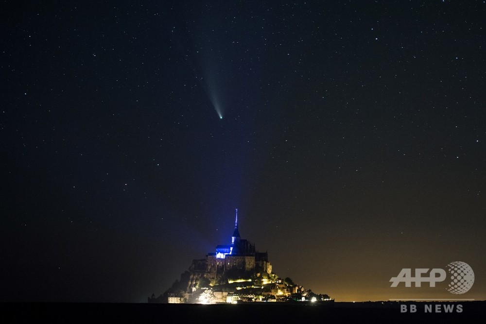ネオワイズ彗星、各地で観測 肉眼で見える明るさ