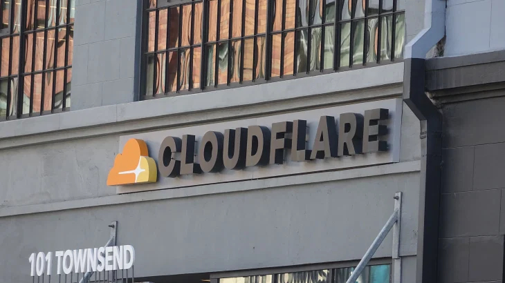 CloudflareのDNSがダウンし、多くのウェブサイトが接続不能に
