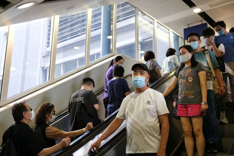 香港、新型コロナ新規感染者が過去最多　行動制限を強化