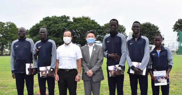 「東京五輪で平和示して」事前合宿中の南スーダン選手団を新旧大使が激励　前橋