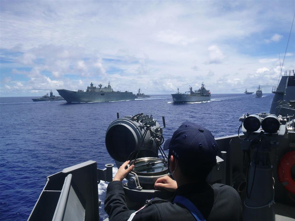 日米豪、西太平洋・南シナ海で共同訓練　中国を牽制