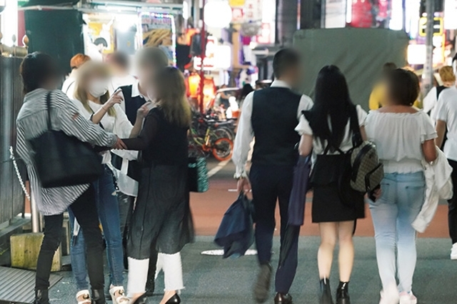 コロナ感染者激増の歌舞伎町に潜入「自粛要請、関係ない！」 - 女性自身