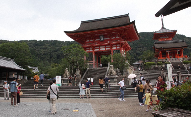 万全対策でもてなす　4連休始まる　観光地、不安と期待　京都、和歌山、ミナミ
