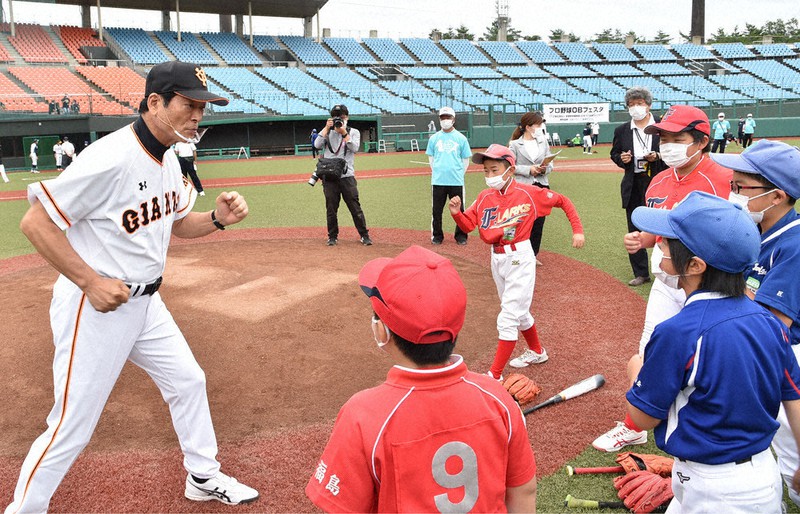 オリンピックまで1年　中畑さんらプロ野球OBが小中学生を指導　福島