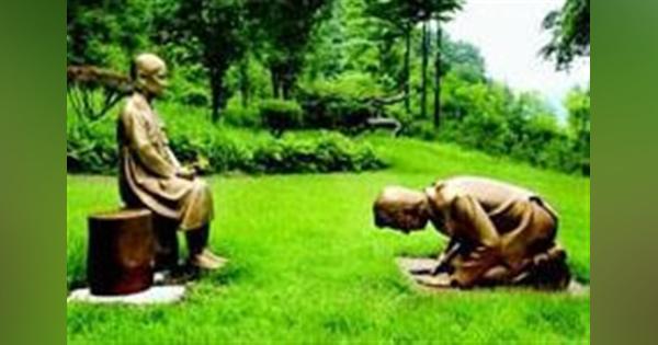 「慰安婦像に謝罪する安倍首相像」　韓国の植物園が設置