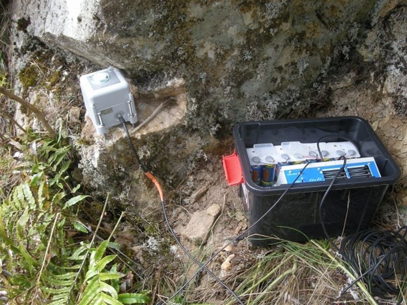 「電源のない山中でも使えるのが目標」低消費電力の地震観測装置