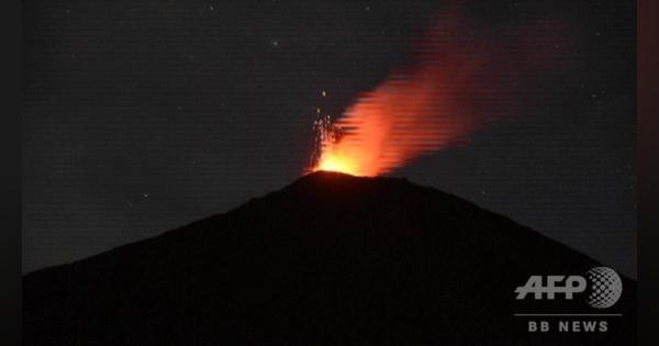 動画：噴き出す溶岩、中米グアテマラ・パカヤ山が噴火