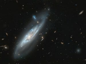銀河団ガスに自らのガスを引きはがされている棒渦巻銀河「NGC 4848」
