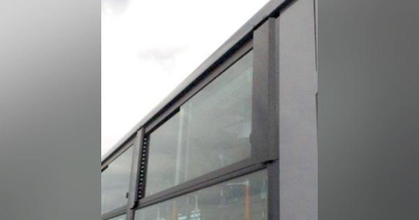 雨天でもバスの窓を開放できる「ウィンドバイザー」、三菱ふそうが発売　新型コロナ対策
