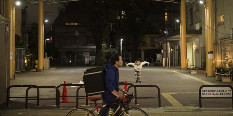 コロナ禍の東京、写真集に　混乱の日常「追体験できる作品」