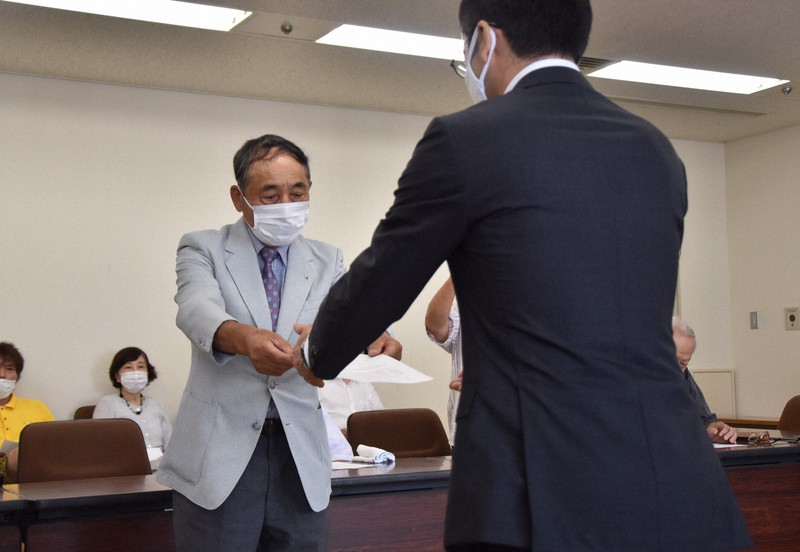 広島「黒い雨」訴訟　地裁判決勝訴の原告ら、県と市に控訴断念するよう申し入れ