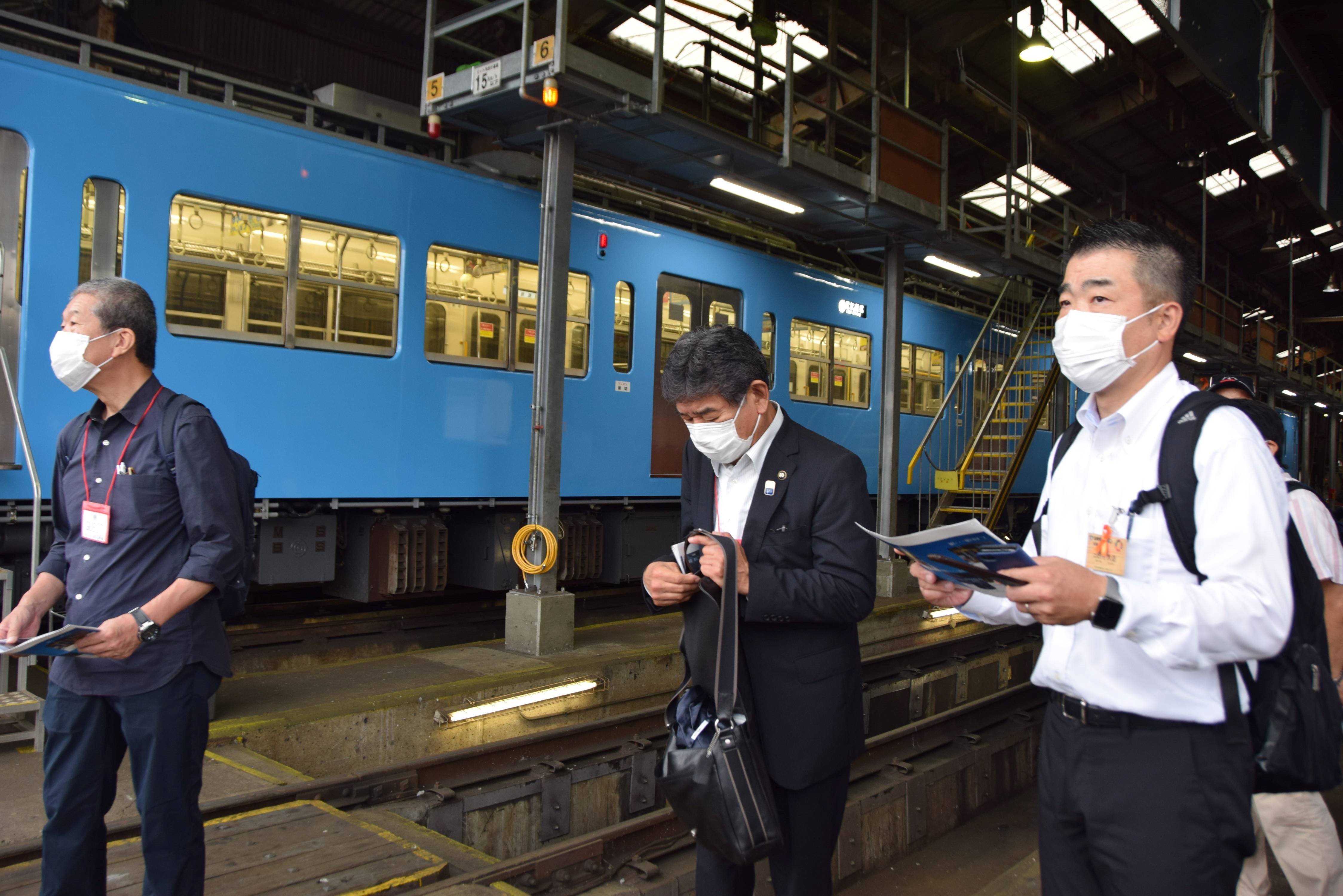 全線存続決定の近江鉄道、沿線首長らが視察　滋賀県知事「ネットワーク維持したい」