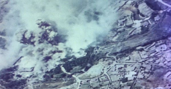 白煙に包まれた首里城正殿　米軍空襲カラー映像見つかる　焼失日時特定に手掛かり