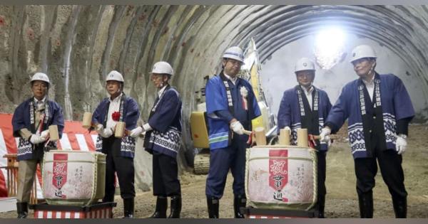 金沢―敦賀間の全トンネルが貫通　北陸新幹線、7カ月工程に遅れ