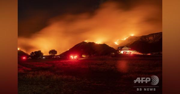 米ロサンゼルス近郊で山火事、7800人超避難