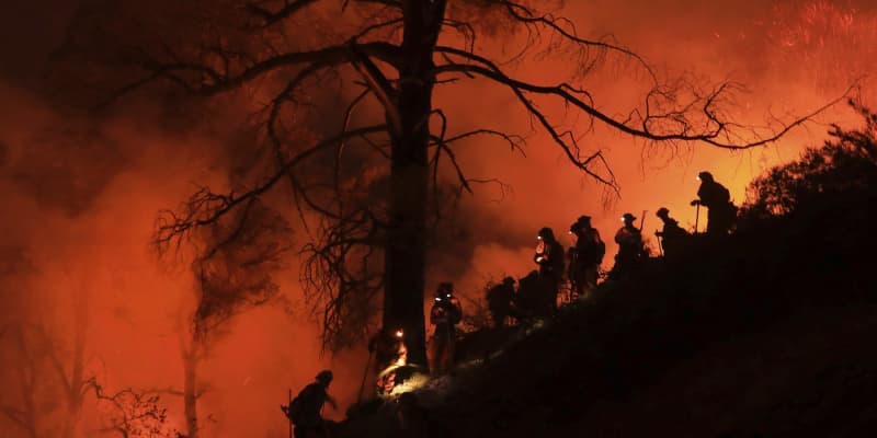 米、山火事で7千人に避難命令　100平方キロ超が焼失