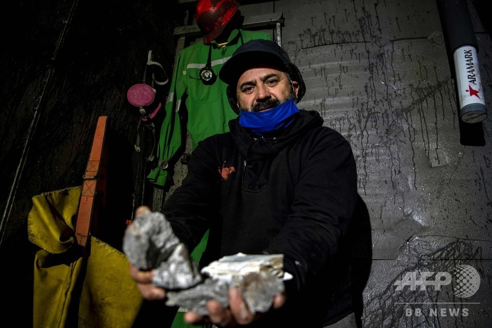 地下の団結、地上の分裂チリ鉱山落盤事故から10年