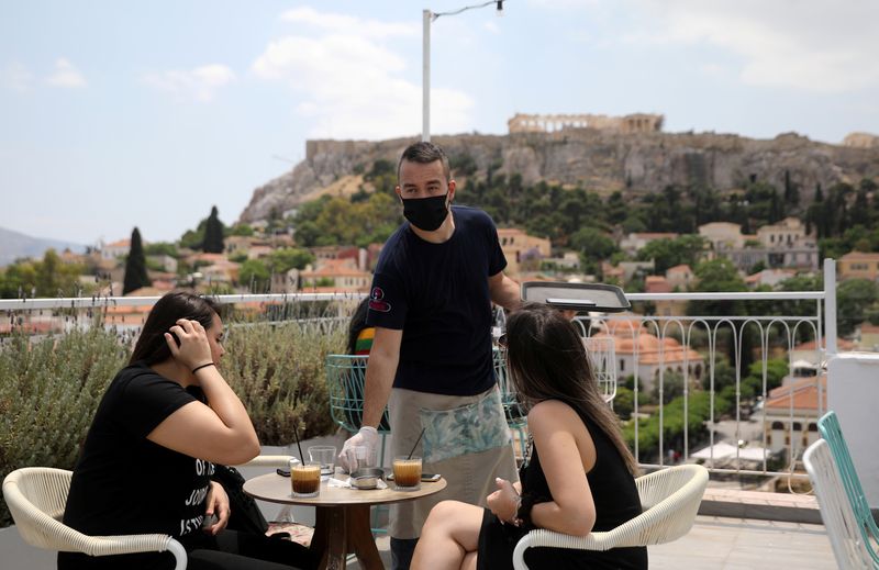 ギリシャで新型コロナ感染増加、専門家が注意喚起