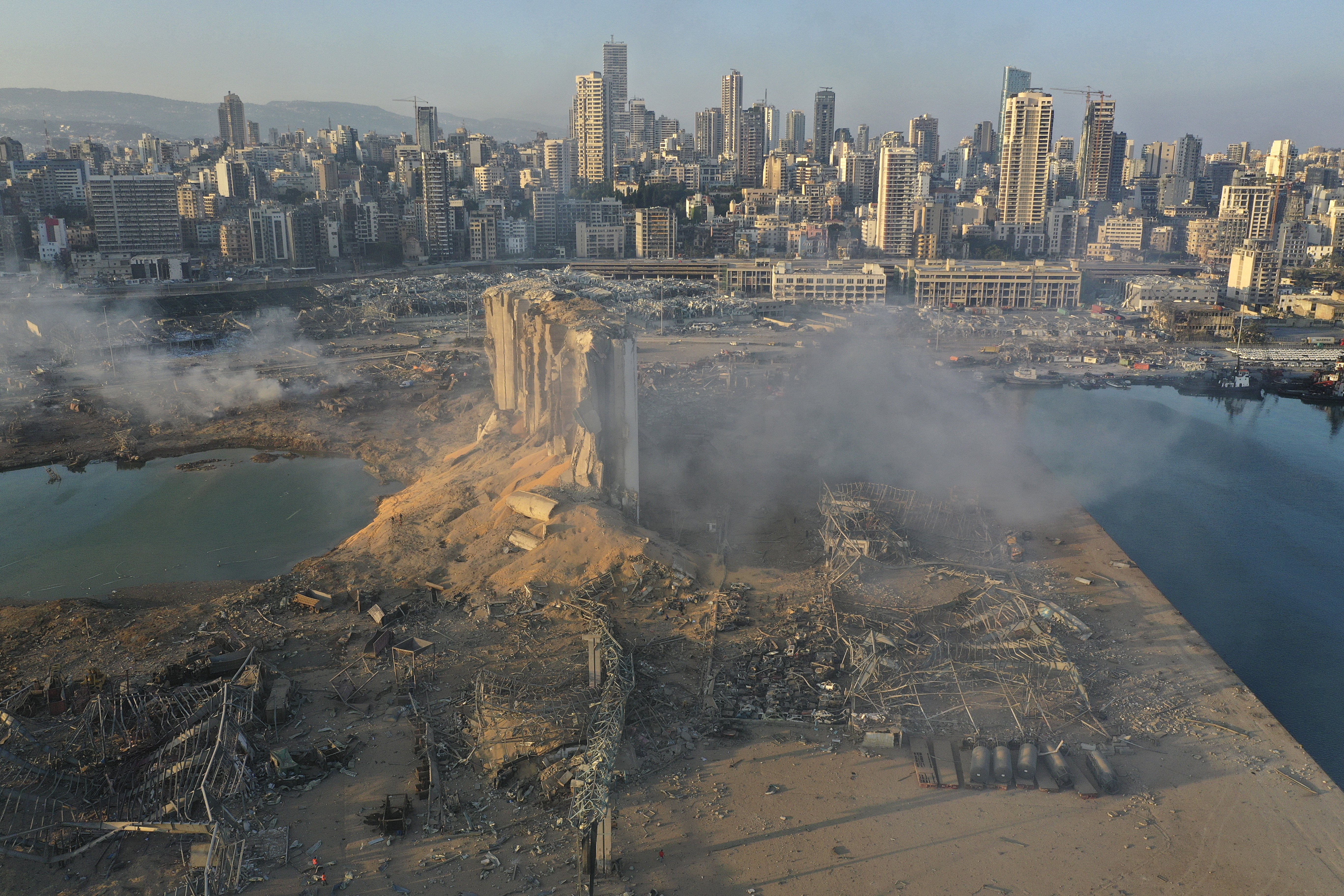 レバノンの“絶望”に追い打ち、ベイルート大爆発、攻撃説も